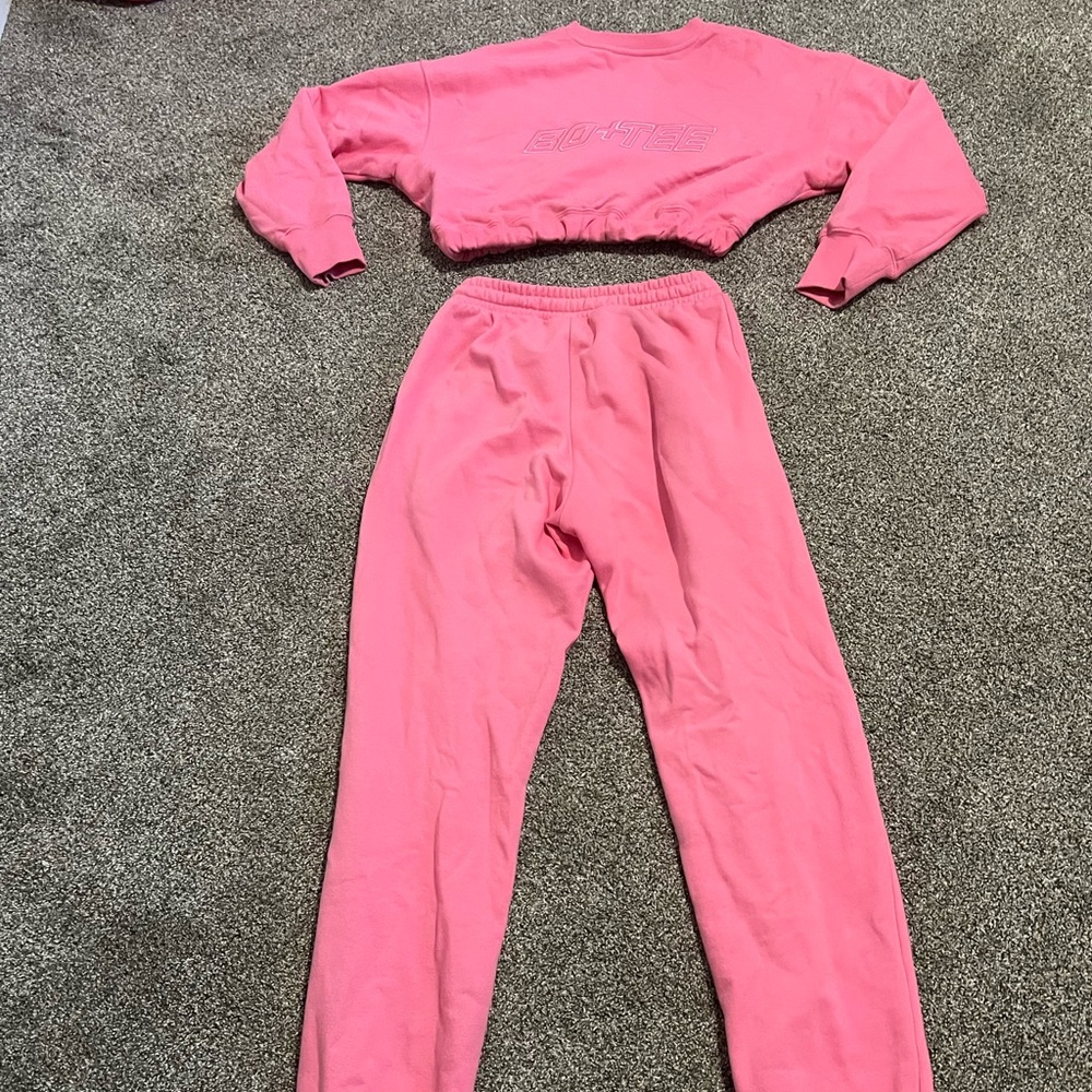 LIKE NEW💕BO + TEE PINK CROPPED CINCHED SWEATSHIRT & JOGGERS